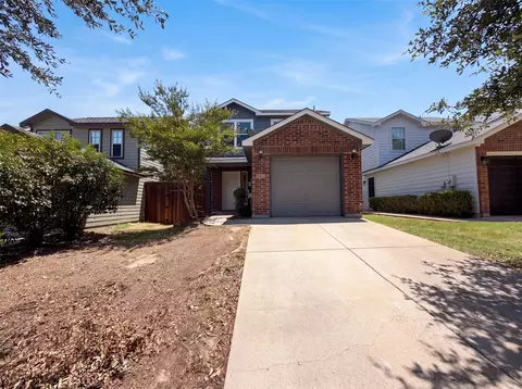 825 Village Point Ln, Fort Worth, TX 76108