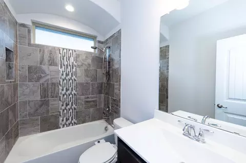 Bath - 1825 Quail Ln, Argyle, TX 76226 photo 1 of 2