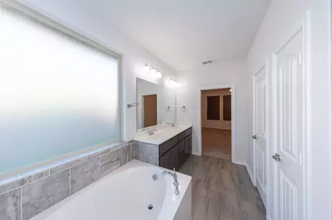 Bath - 1825 Quail Ln, Argyle, TX 76226 photo 2 of 2
