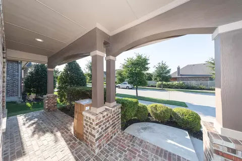 Exterior - 1825 Quail Ln, Argyle, TX 76226 photo 4 of 6