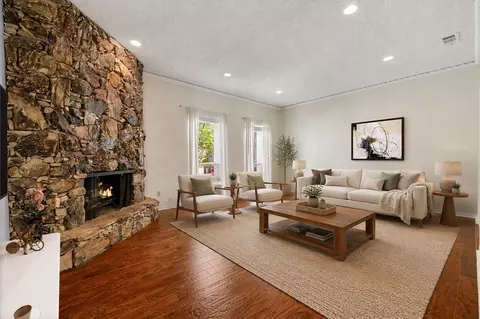 3020 Stonehenge Ln, Carrollton, TX 75006