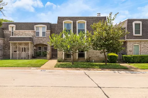 3020 Stonehenge Ln, Carrollton, TX 75006