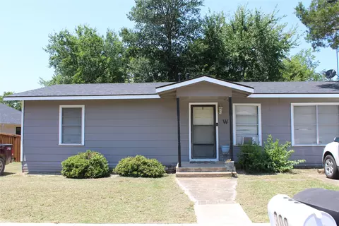 310 S Santa Fe St, Wolfe City, TX 75496