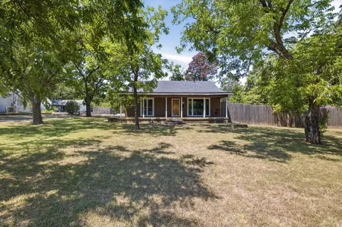 3025 Field St, Haltom City, TX 76117