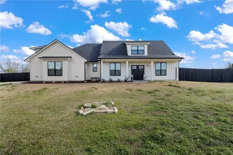 136 Eagle Canyon Dr, China Spring, TX 76633