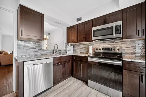 3609 Parkridge Dr #204, Dallas, TX 75234