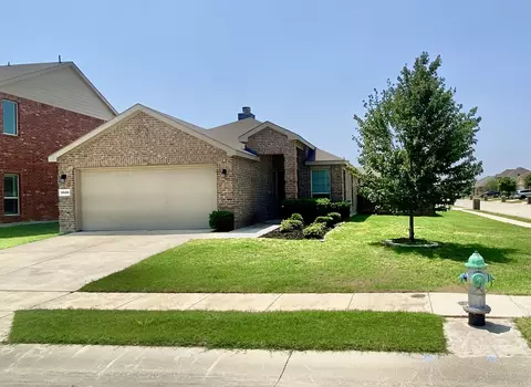 8800 Deadwood Ln, Aubrey, TX 76227