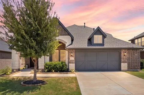 813 Lake Cove Dr, Little Elm, TX 75068