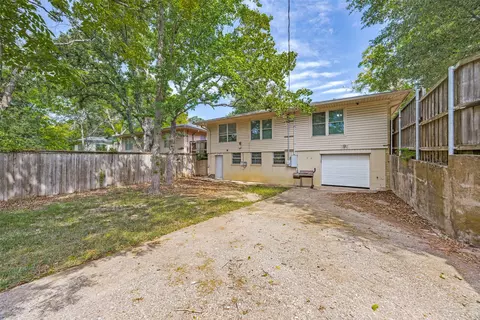 Exterior - 1600 W Hull St, Denison, TX 75020 photo 5 of 7