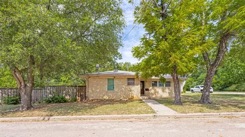 1600 W Hull St, Denison, TX 75020
