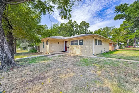 Exterior - 1600 W Hull St, Denison, TX 75020 photo 2 of 7