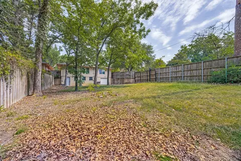 Exterior - 1600 W Hull St, Denison, TX 75020 photo 7 of 7