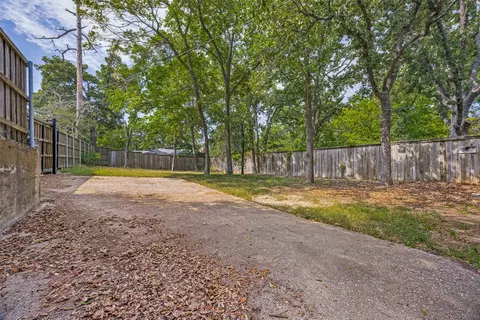 Exterior - 1600 W Hull St, Denison, TX 75020 photo 3 of 7