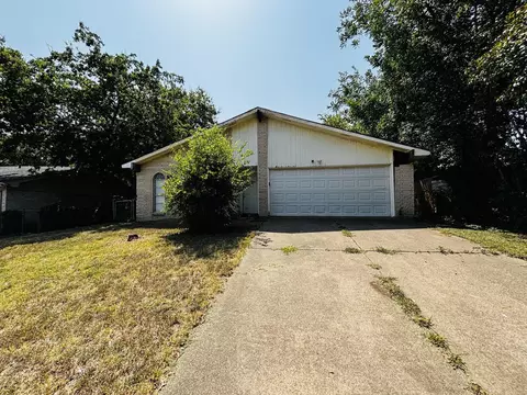 737 S Holiday Dr, Grand Prairie, TX 75052