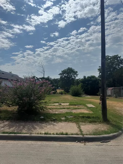 3351 Parvia Ave, Dallas, TX 75212