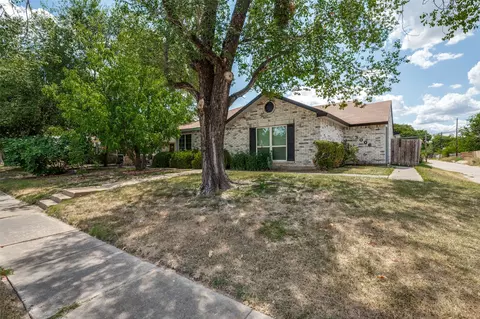 3006 Oak Ridge Pl, Grand Prairie, TX 75052