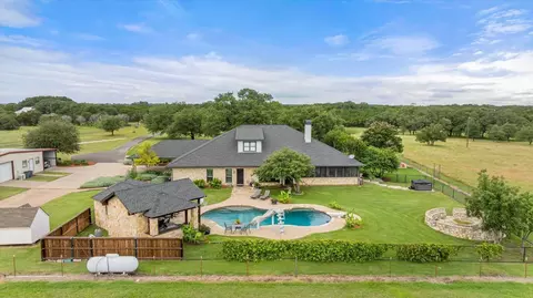 2560 Shady Oaks Cir, Glen Rose, TX 76043