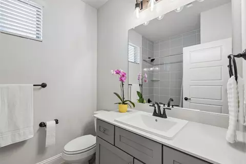 Bath - 1919 Huron Dr, Forney, TX 75126 photo 4 of 4