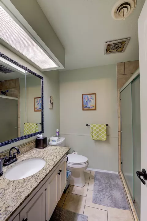 Bath - 1105 N Acres Cir, Springhill, LA 71075 photo 1 of 3