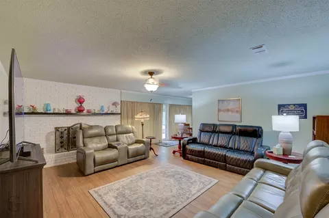 Living - 1105 N Acres Cir, Springhill, LA 71075 photo 1 of 2
