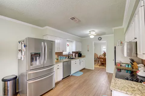 Kitchen - 1105 N Acres Cir, Springhill, LA 71075 photo 2 of 2