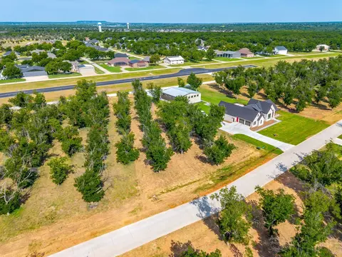 943 E Landings, Granbury, TX 76049