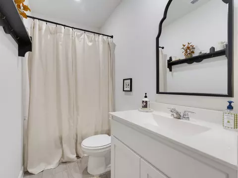 Bath - 156 Waterbend Cv, Boyd, TX 76023 photo 1 of 3