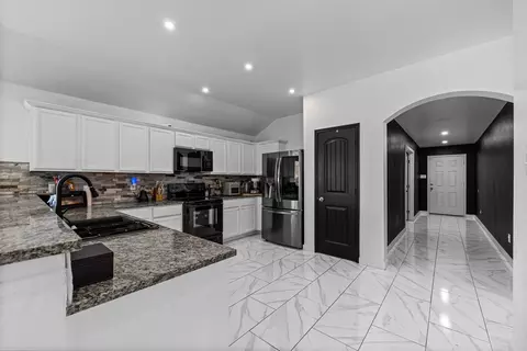 1612 Ambercrest Dr, Lancaster, TX 75146