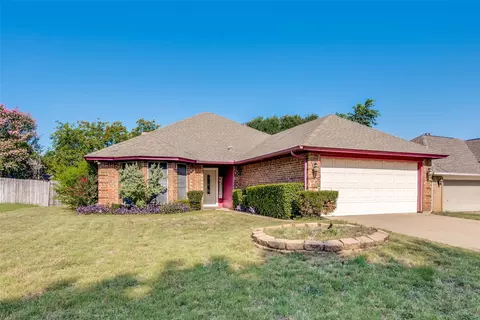 9008 Topperwind Ct, Fort Worth, TX 76134