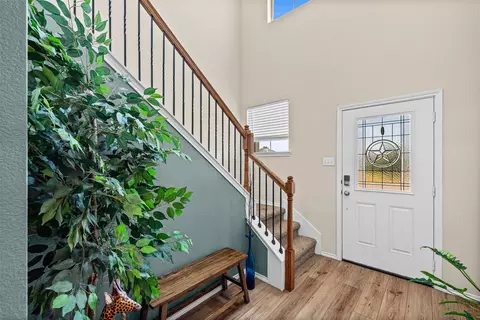 Entry Way - 2816 Brosnan Rd, Lorena, TX 76655 photo 2 of 7
