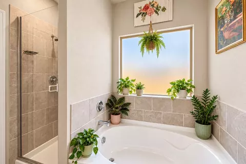 Bath - 2816 Brosnan Rd, Lorena, TX 76655 photo 3 of 4