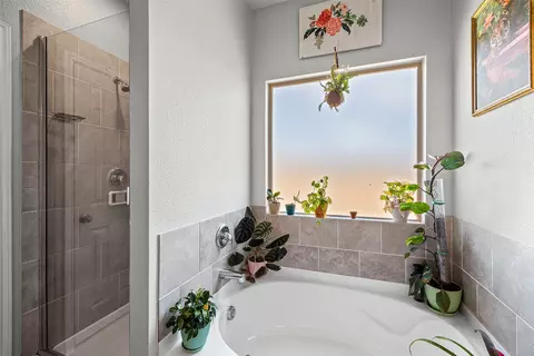 Bath - 2816 Brosnan Rd, Lorena, TX 76655 photo 2 of 4