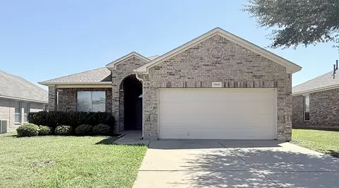 7901 Roswell Ct, Arlington, TX 76002