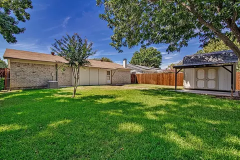 223 Countryside Dr, Arlington, TX 76014