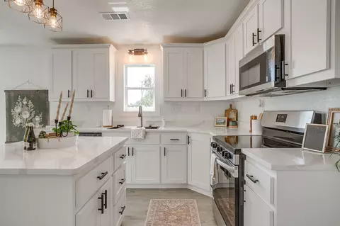 Kitchen - 308 E South, Itasca, TX 76055 photo 1 of 5