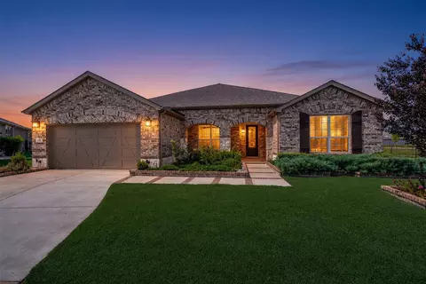 700 Freedom Ln, Aubrey, TX 76227