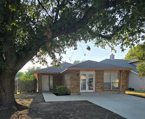 3182 Cross Creek Cir, Grand Prairie, TX 75052