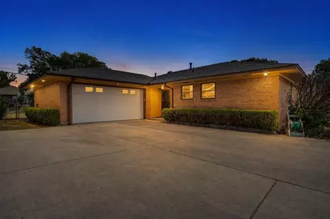 303 Merribrook Trl, Duncanville, TX 75116