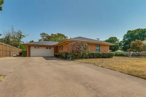 303 Merribrook Trl, Duncanville, TX 75116