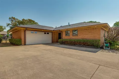 303 Merribrook Trl, Duncanville, TX 75116