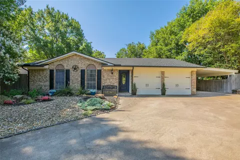 4208 Shipley Ct, Benbrook, TX 76116