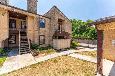1745 Crest Grove Dr, Arlington, TX 76012