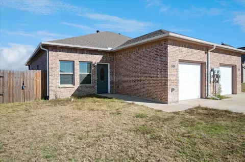 516-518 Wood Dr, Gunter, TX 75058