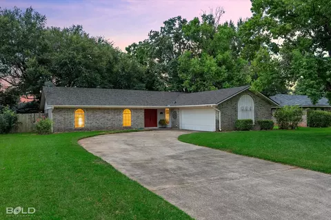 105 Lancashire Dr, Bossier City, LA 71111
