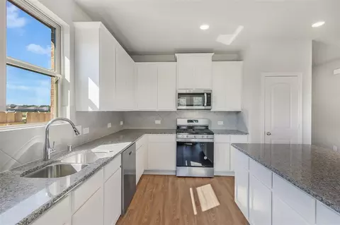 Kitchen - 129 Toftrees Dr, Cleburne, TX 76031 photo 2 of 4