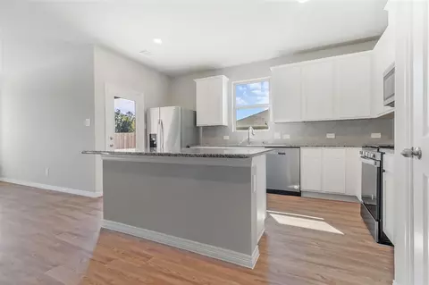 Kitchen - 129 Toftrees Dr, Cleburne, TX 76031 photo 4 of 4