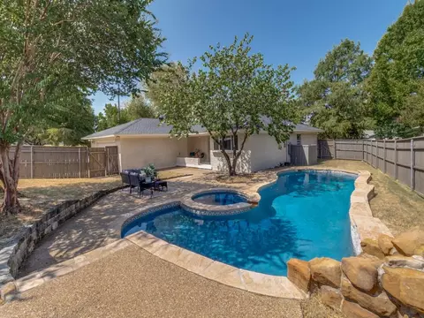 9008 Flicker Ln, Dallas, TX 75238