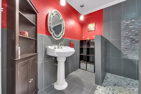 Bath - 207 Walnut Way, Euless, TX 76039 photo 1 of 3