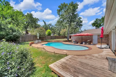Exterior - 207 Walnut Way, Euless, TX 76039 photo 4 of 7