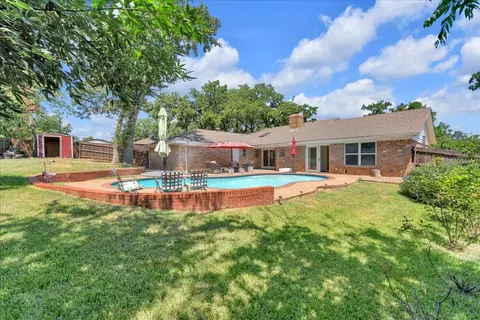Exterior - 207 Walnut Way, Euless, TX 76039 photo 3 of 7